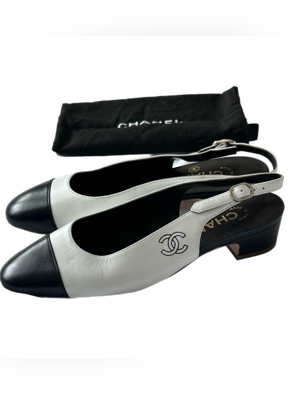 Chanel Spring-Summer 2024 Pumps. Shoes.  Slingback.  White and Dark Navy